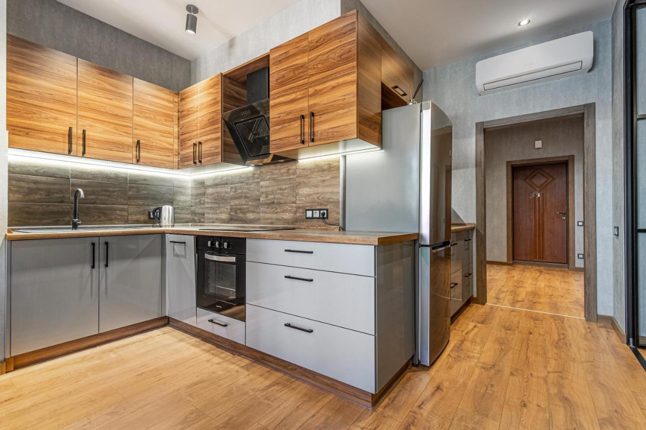 Sea Symphony Wood Style Apartment Odessa Extérieur photo