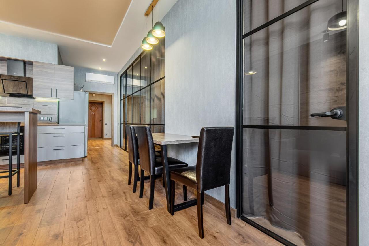 Sea Symphony Wood Style Apartment Odessa Extérieur photo